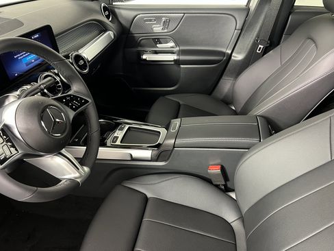 New 2026 Mercedes-Benz GLB 250 4MATIC image 4