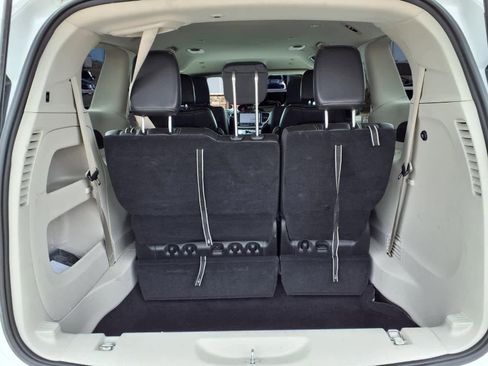 Used 2024 Chrysler Pacifica Touring-L FWD image 6