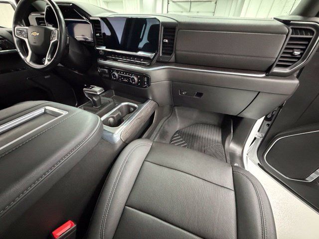 Certified 2022 Chevrolet Silverado 1500 LTZ w/ LTZ Premium Package AWD/4WD image 29