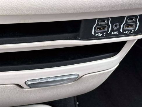 Certified 2023 Chrysler Pacifica Touring-L FWD image 30