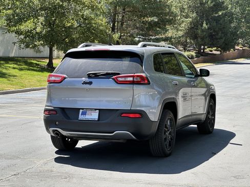 Used 2018 Jeep Cherokee Limited FWD image 4