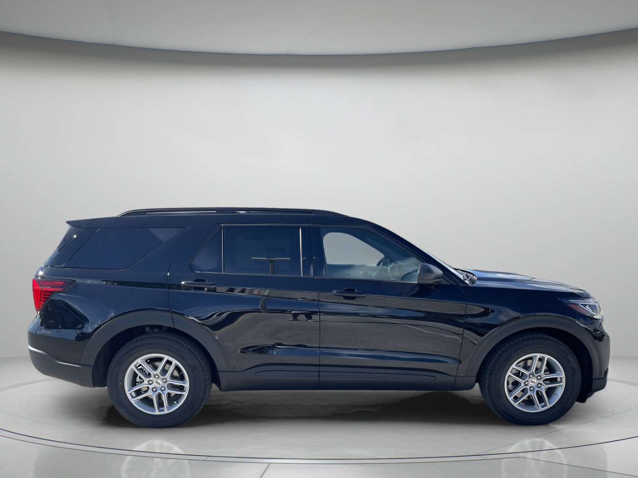 New 2027 Ford Explorer Active w/ Active Comfort Package RWD image 2