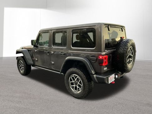 Used 2025 Jeep Wrangler Unlimited Rubicon w/ Convenience Group AWD/4WD image 5