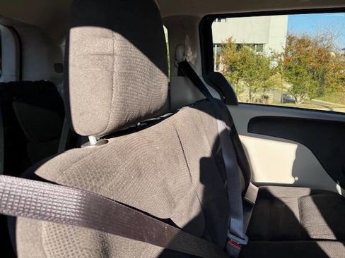 Used 2016 Dodge Grand Caravan American Value Package w/ UConnect Hands-Free Group image 21