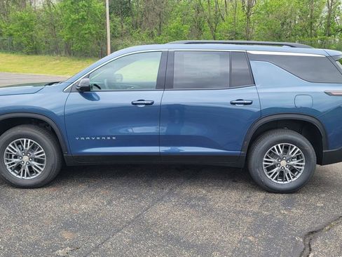 New 2026 Chevrolet Traverse LT w/ Driver Confidence Package AWD/4WD image 7