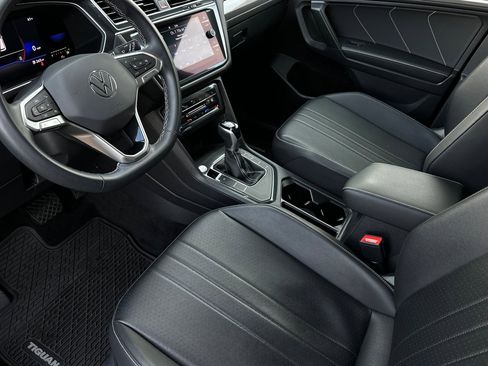 Used 2022 Volkswagen Tiguan SE image 9