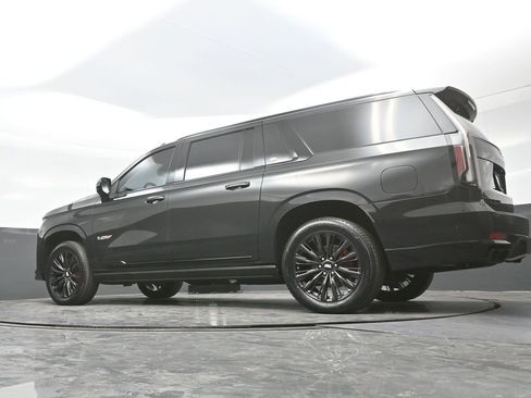 Certified 2024 Cadillac Escalade ESV V w/ LPO, ONYX Package AWD/4WD image 27