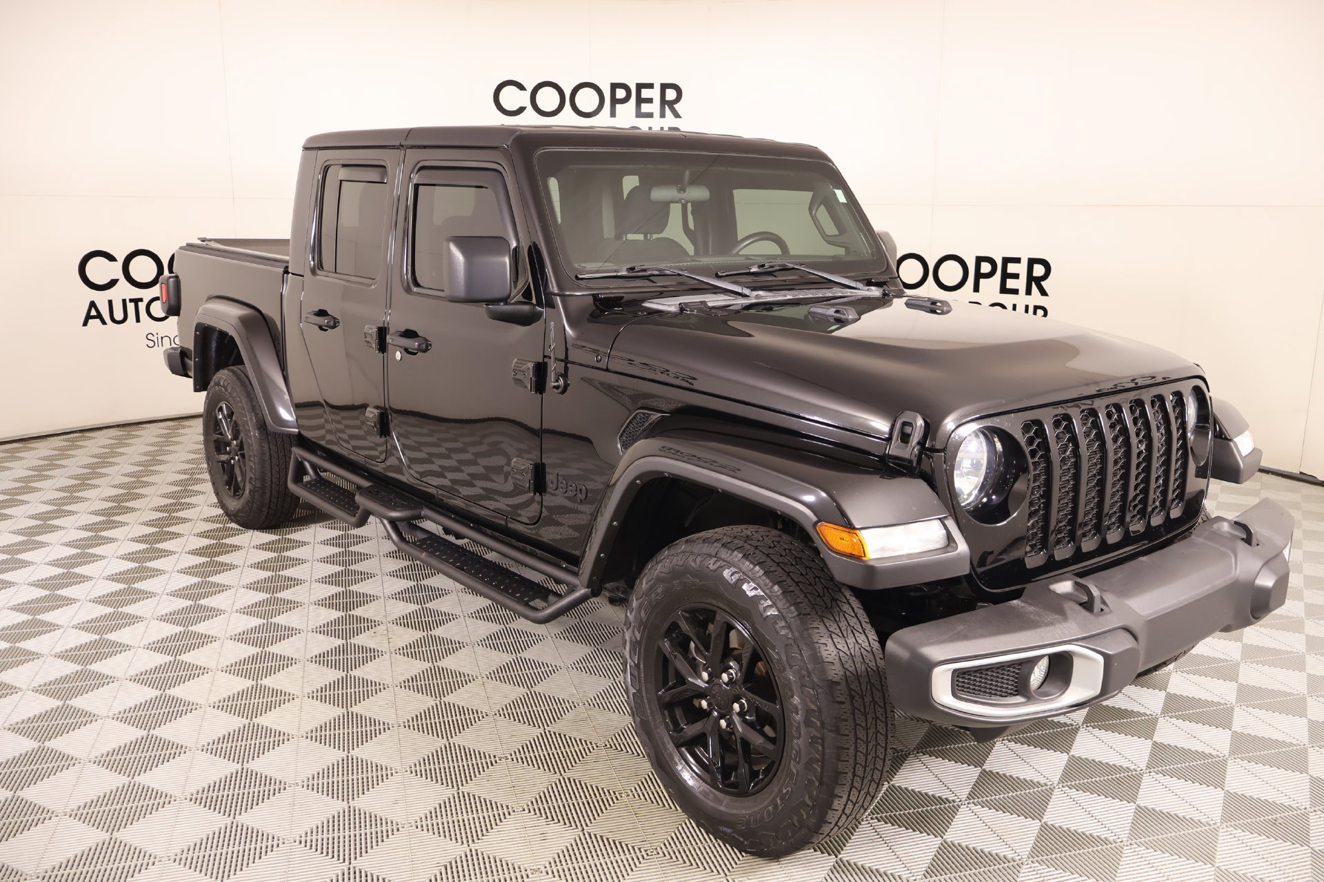 Used 2022 Jeep Gladiator Sport AWD/4WD image 1