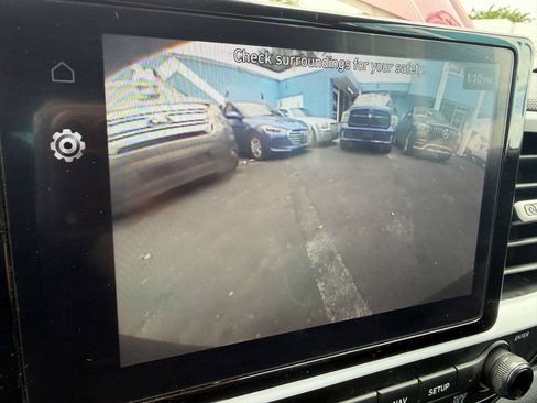 Used 2024 Hyundai Venue Limited FWD image 22