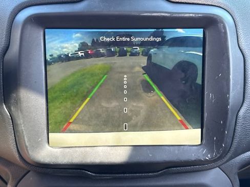 Used 2019 Jeep Renegade Limited w/ UConnect 8.4 Nav Group AWD/4WD image 25