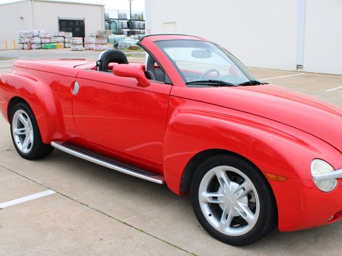 Used 2004 Chevrolet SSR w/ Preferred Equipment Group RWD image 33