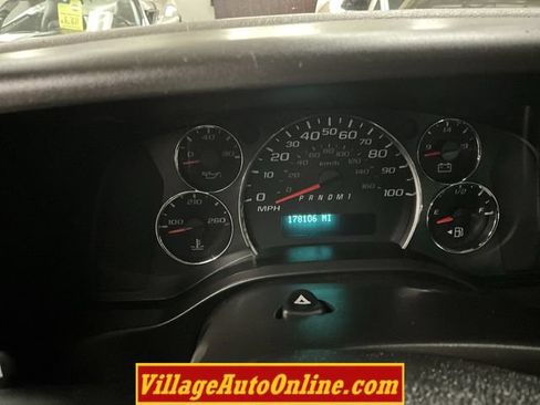 Used 2019 Chevrolet Express 2500 w/ Driver Convenience Package RWD image 13