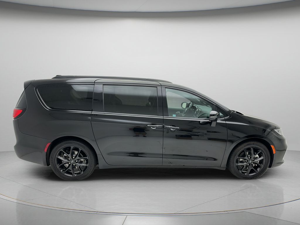 Used 2025 Chrysler Pacifica Limited FWD image 4