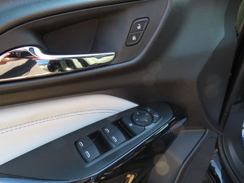 New 2025 Chevrolet Trax LT w/ Sunroof Package image 12