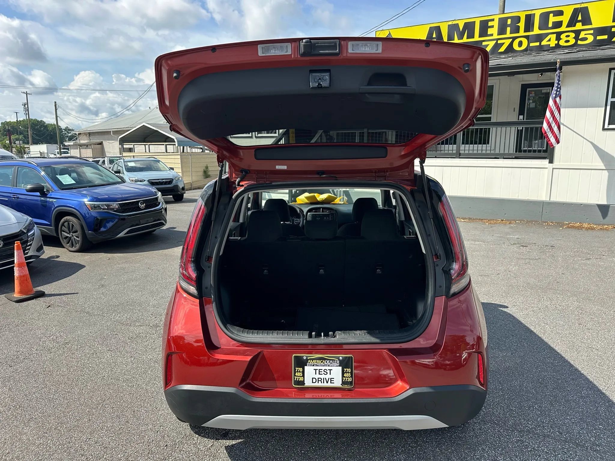 Used 2025 Kia Soul LX w/ LX Technology Package FWD image 9