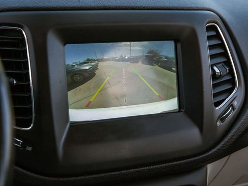 Used 2020 Jeep Compass Latitude image 16