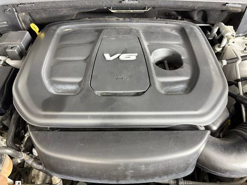 Used 2017 Jeep Grand Cherokee Overland w/ Jeep Active Safety Group image 43