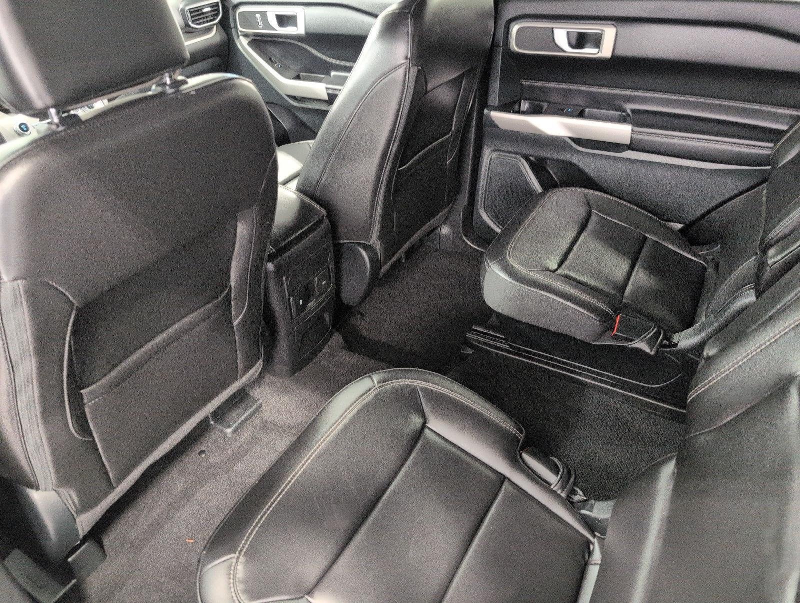 Used 2024 Ford Explorer XLT w/ Equipment Group 202A AWD/4WD image 21