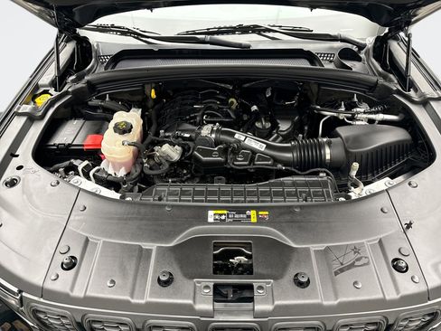 Used 2023 Jeep Grand Cherokee Limited w/ Black Appearance Package image 27