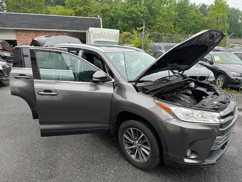Used 2019 Toyota Highlander XLE image 6