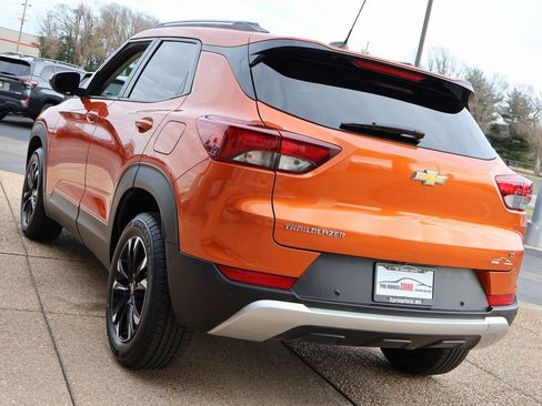 Used 2022 Chevrolet TrailBlazer LT w/ Driver Confidence Package image 4