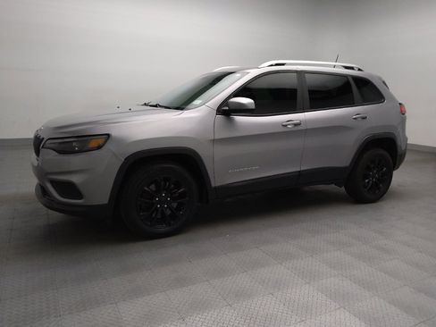 Used 2020 Jeep Cherokee Latitude FWD image 2