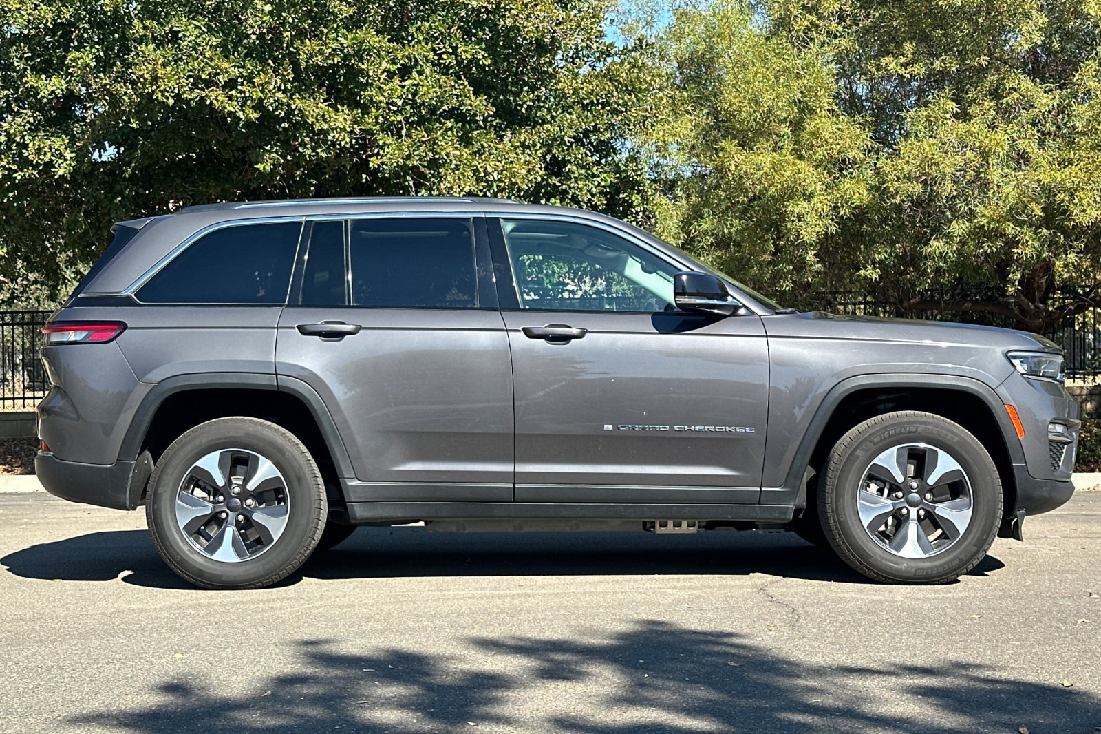 Used 2024 Jeep Grand Cherokee Limited 4xe AWD/4WD image 3