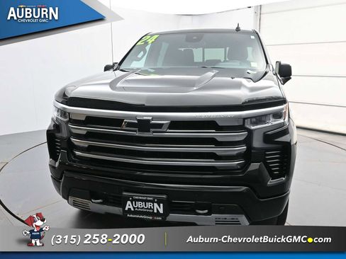 Used 2024 Chevrolet Silverado 1500 High Country w/ High Country Premium Package image 3