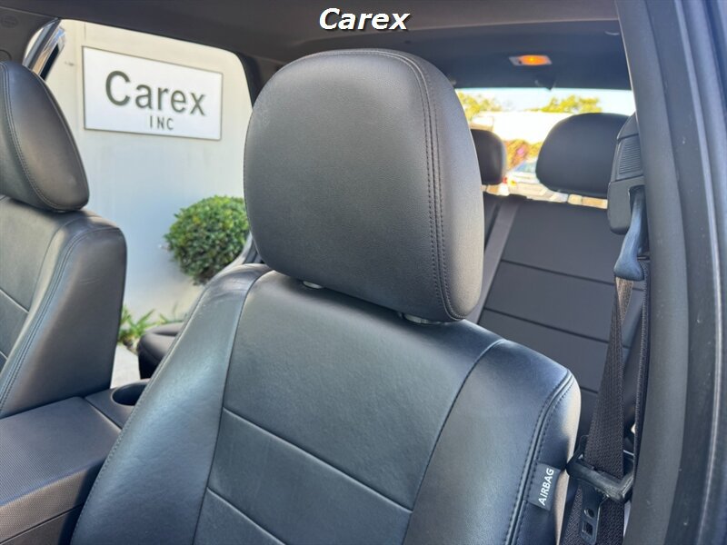 Used 2011 Ford Escape Limited w/ 302A Rapid Spec Order Code FWD image 17