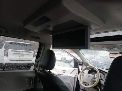 Used 2014 Toyota Sienna SE w/ SE Premium Package w/Entune image 14