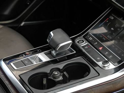 Used 2022 Audi Q8 Premium Plus w/ Premium Plus Package AWD/4WD image 31