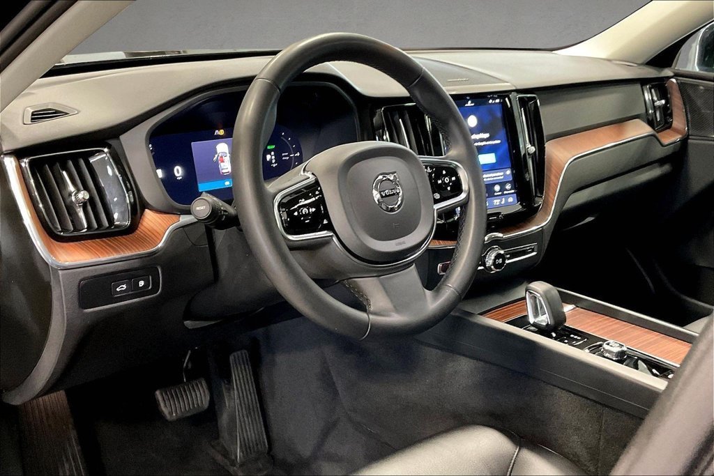 Certified 2024 Volvo XC60 T8 Plus w/ Protection Package Premier AWD/4WD image 17