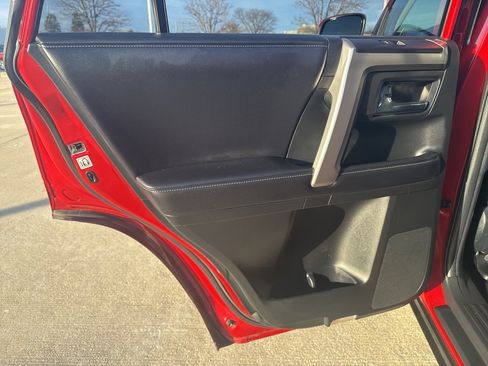 Used 2016 Toyota 4Runner SR5 image 18