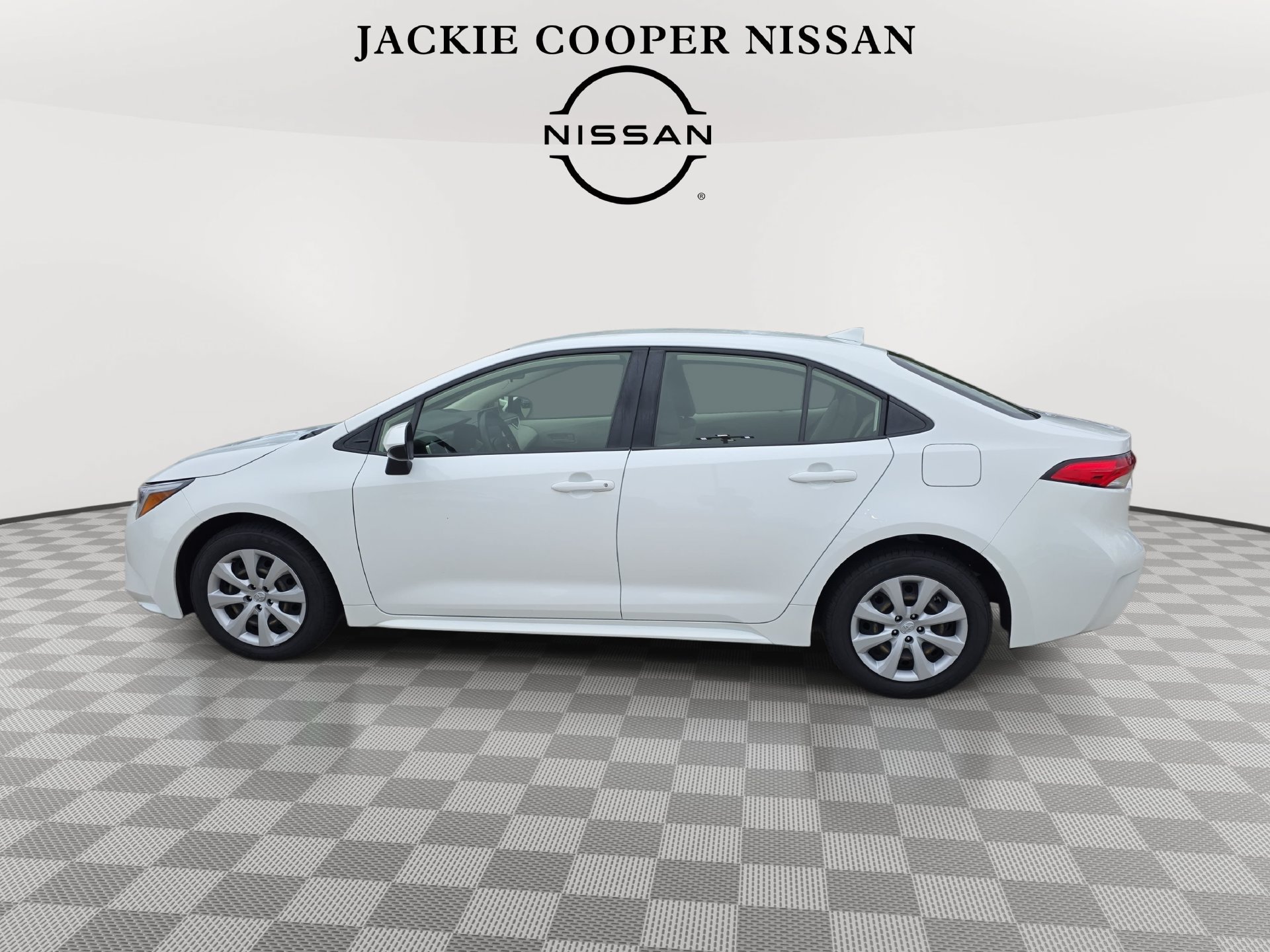 Used 2023 Toyota Corolla LE FWD image 8