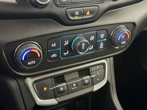 Used 2024 GMC Terrain SLT image 16