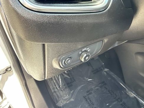 Used 2024 Chevrolet Equinox LT FWD image 25