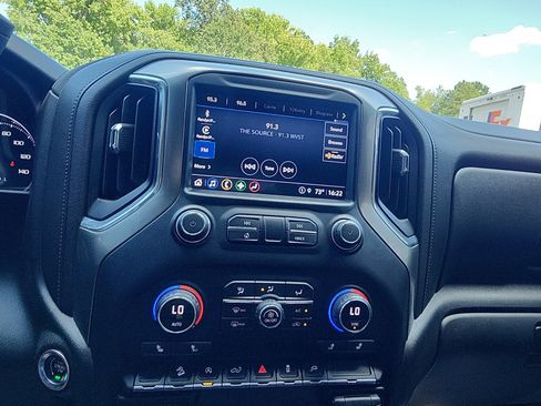 Used 2021 Chevrolet Silverado 1500 LT AWD/4WD image 17