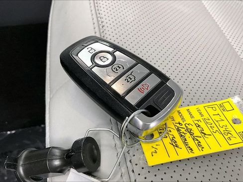 Certified 2025 Ford Explorer Platinum w/ LUX Leather Package AWD/4WD image 11