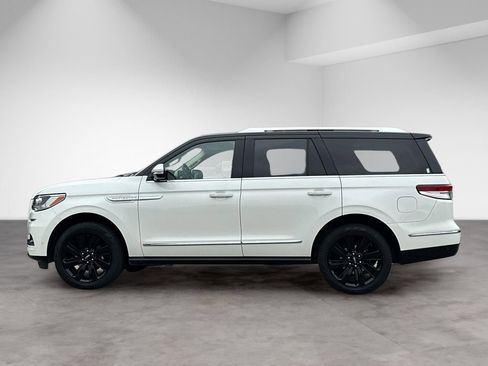 Used 2024 Lincoln Navigator Reserve AWD/4WD image 3