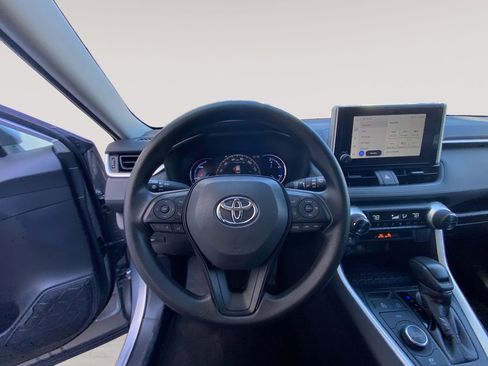 Used 2025 Toyota RAV4 XLE AWD/4WD image 12