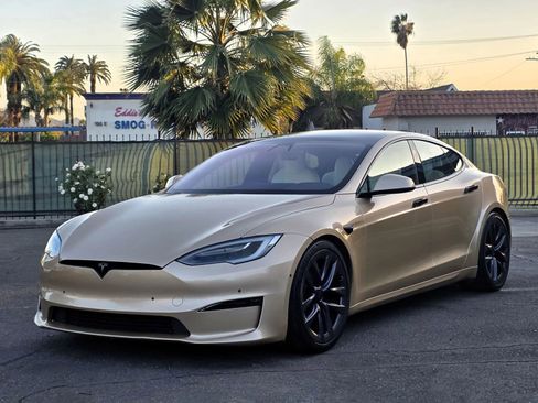 Used 2021 Tesla Model S Plaid image 1
