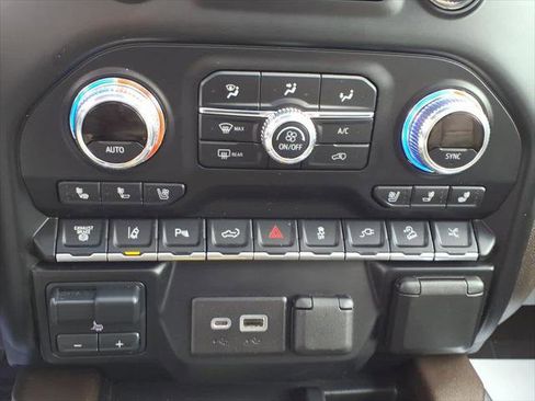 Used 2022 GMC Sierra 2500 Denali w/ Denali Ultimate Package AWD/4WD image 25