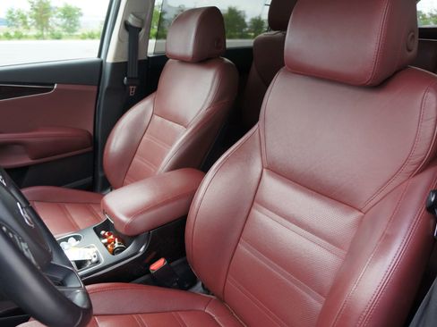 Used 2017 Kia Sorento SX image 29