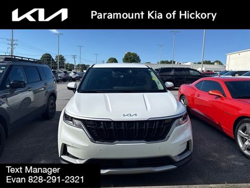 Used 2024 Kia Carnival EX FWD image 2