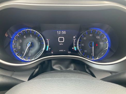 Used 2024 Chrysler Pacifica Touring-L FWD image 24
