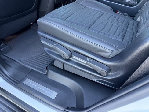 Used 2025 Cadillac Escalade V image 20