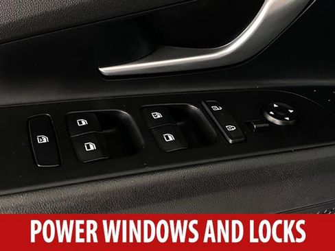 Used 2024 Hyundai Elantra SEL image 9