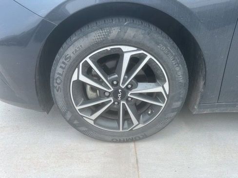 Used 2023 Kia Forte LXS FWD image 2