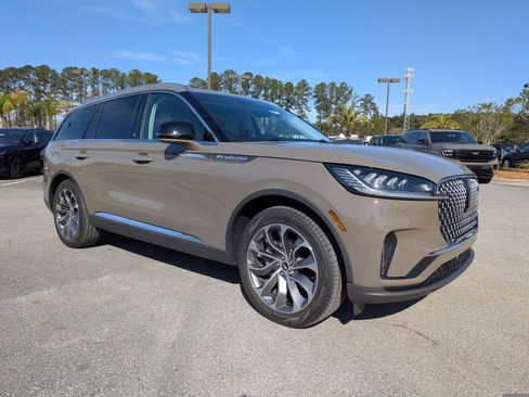 Certified 2025 Lincoln Aviator Reserve image 3