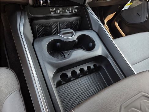 New 2026 RAM 1500 Laramie AWD/4WD image 15